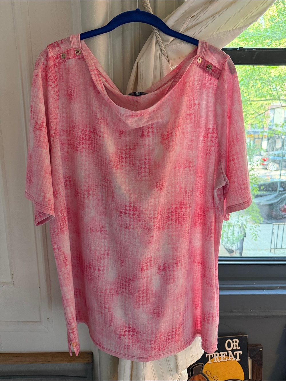 Jones New York Pink Patterned Short Sleeve Top with Button-Shoulder Detail